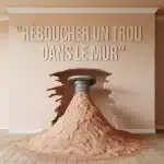 Reboucher un trou dans le mur avec enduit pour une finition invisible