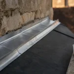 Jonction toit mur avec solin zinc : recouvrement 10 cm, risques d’infiltration