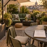 Mobilier jardin en aluminium sur terrasse urbaine avec parasol déporté